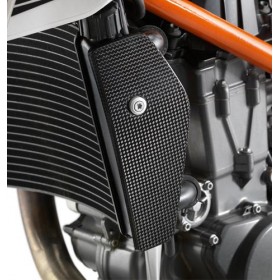 Carbon radiator protection right